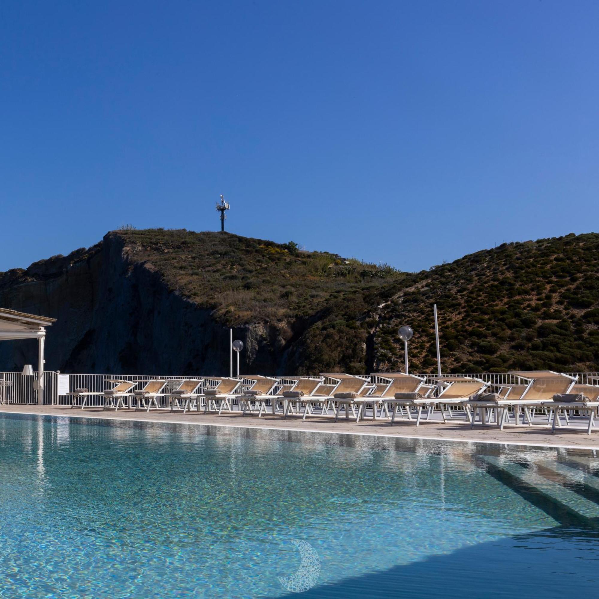 Hotel Chiaia Di Luna 폰차 외부 사진